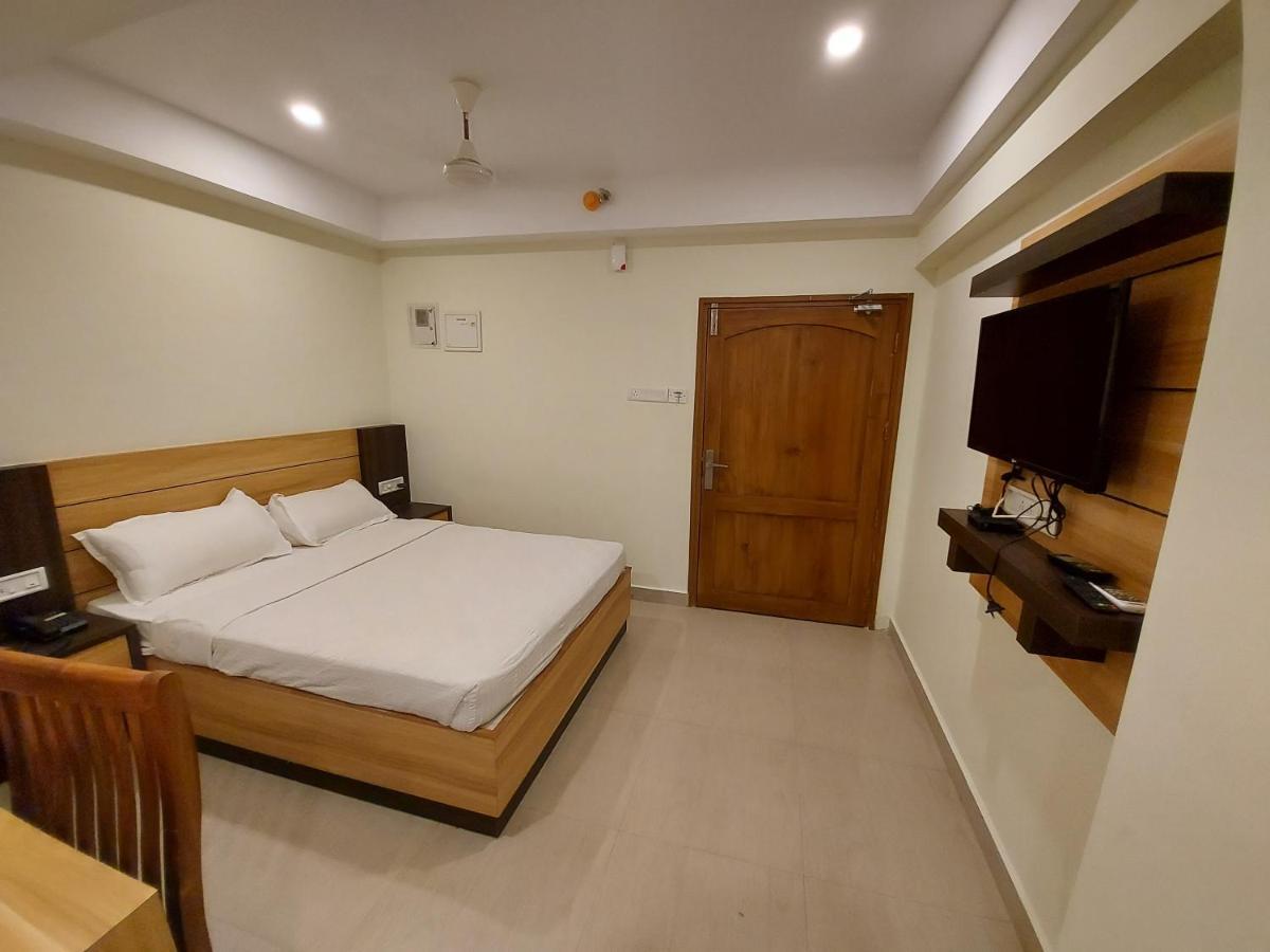 Hotel Sree Gokulam Apartments Guruvāyūr Екстериор снимка